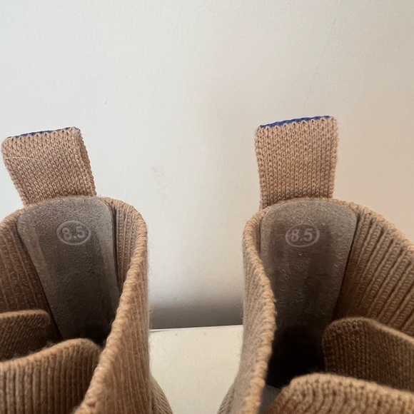 ⬇️👀 ROTHY’s The Laced Lug Boot in EXCELLENT Condition! - Picture 11 of 12